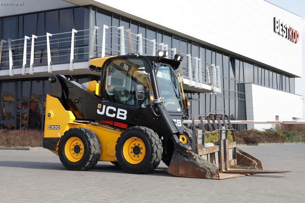 JCB 300 T4 Miniładowarka Skid steer  | 2018r | TYLKO 2440 mth | +widły | wyjścia hydr. | klima | IDEAŁ