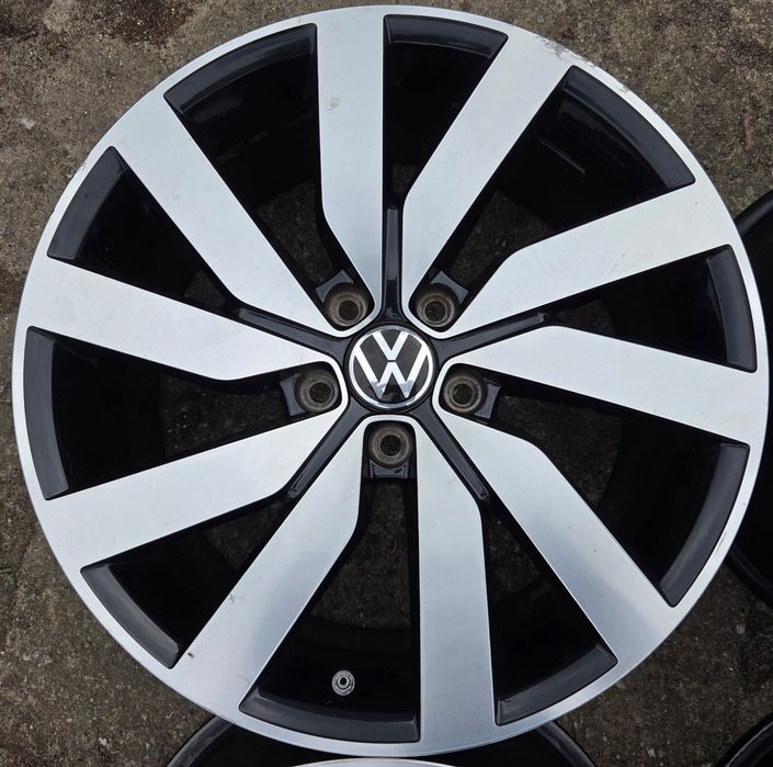 Felgi aluminiowe Vw Passat Sharan Arteon T-Roc 8x18 ET44 5x112