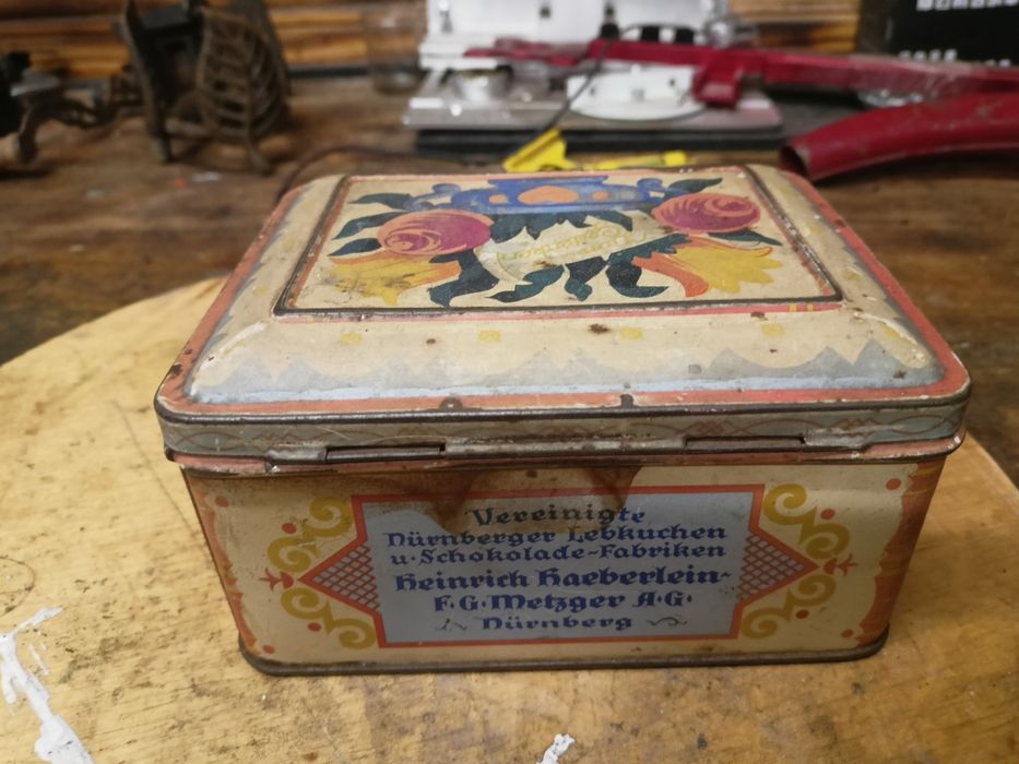 Blaszana puszka pudełko retro vintage