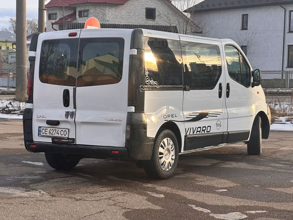 Opel vivaro 9 місць