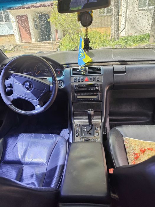 Продам Мерседес Е240