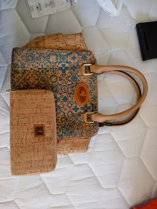 Conjunto carteira e mala cortiça