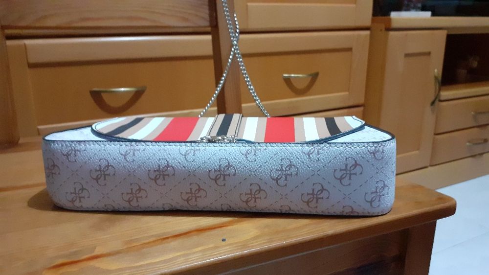 Mala Cinza à tiracolo ( Guess ) C/ Nova