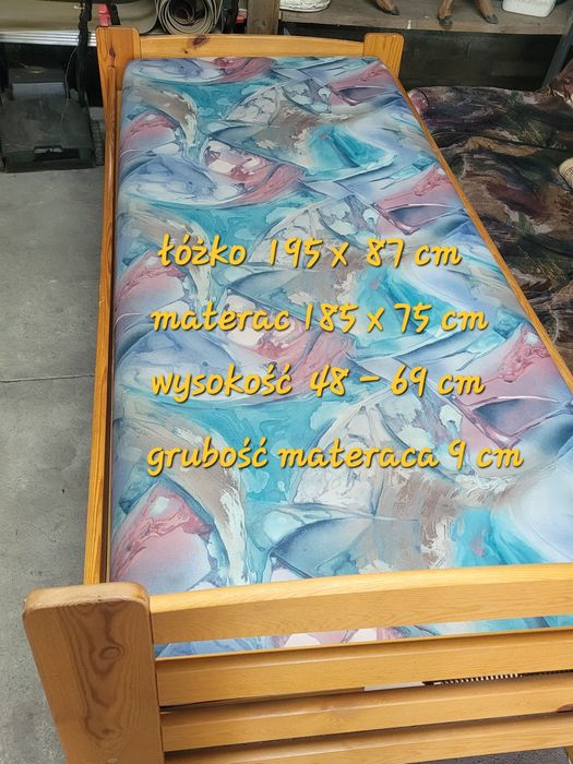 Łóżko drewniane jednoosobowe