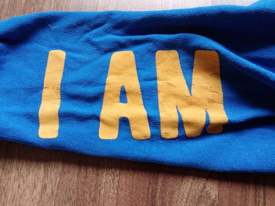 Bluza, r. 122, z napisem I am the boss here.