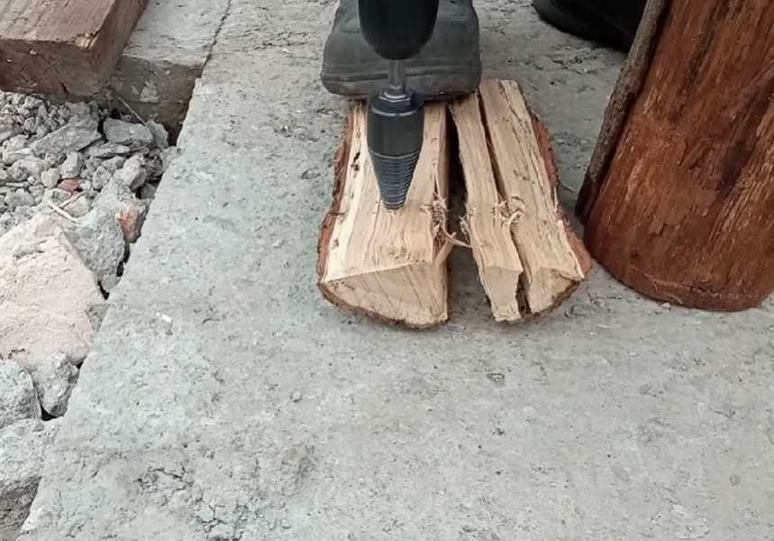 Гвинтовой колун-дровокол на перфоратор