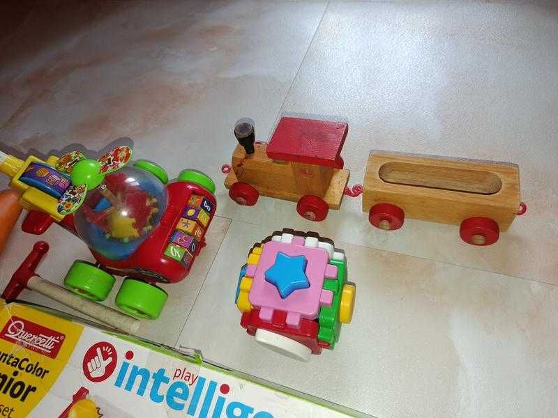 Комплект іграшок на 1-3 роки, піраміда, мозаїка, дер.паровоз, каталка