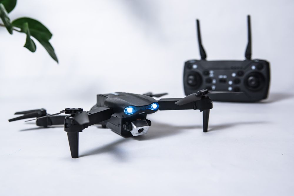 Нові, дрон е99 з трьома акамуляторами і камерою