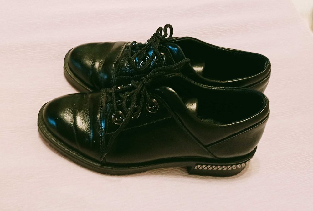 Туфлі на шнуровці чорні 36 розмір