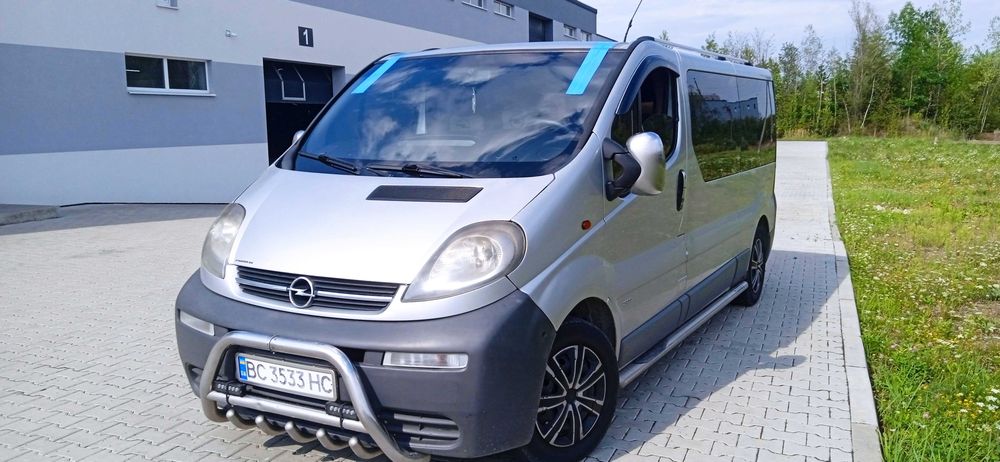 Автомобіль Opel Vivaro 2004