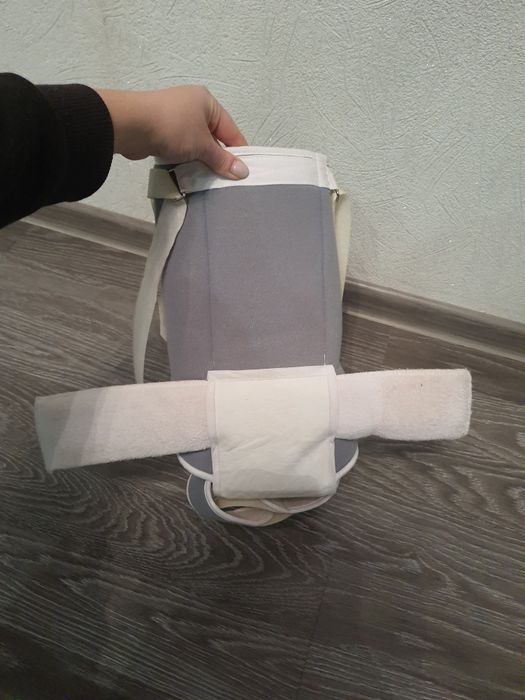 Дитячий ортопедичний чобіт або фіксатор гомілкостопу