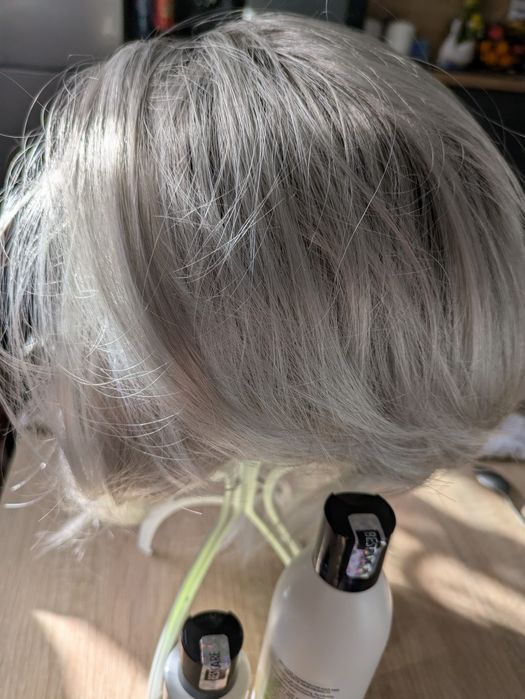 Peruka damska akcesoria