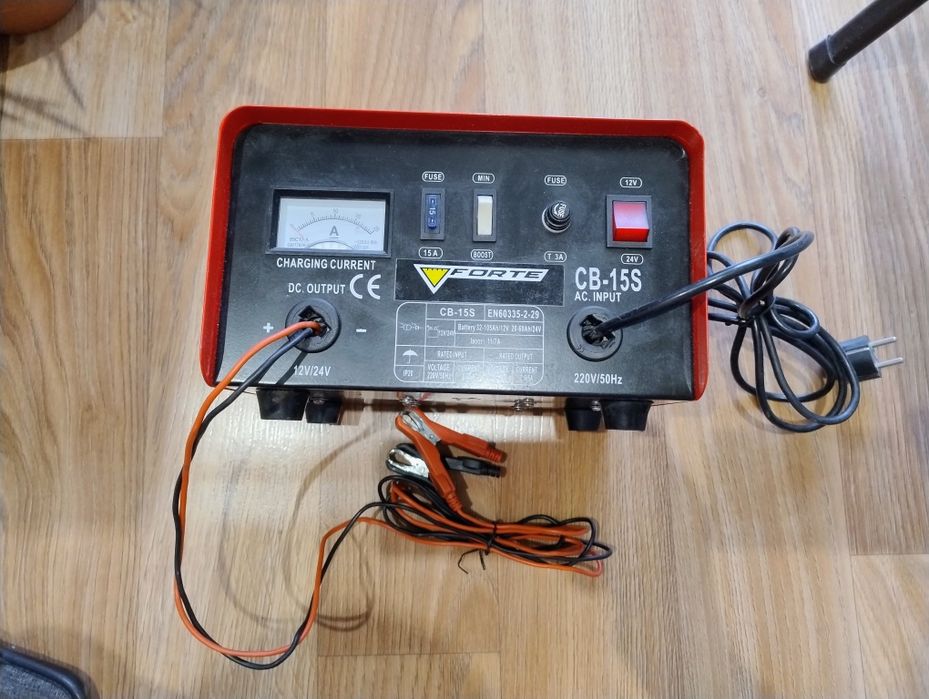 Зарядное устройство для аккумулятора автомобиля Forte CB 15 S