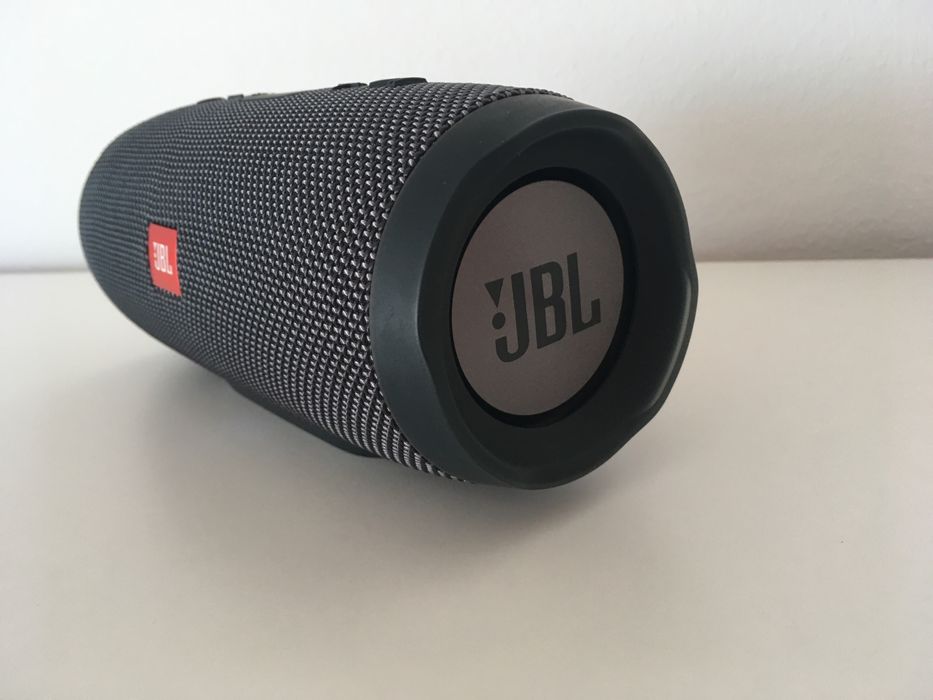 Coluna jbl essential charge