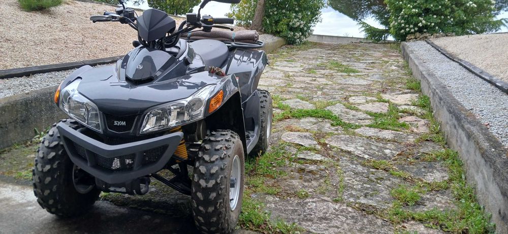 Vendo Moto 4 Sym QuadLander 300S em muito bom estado.