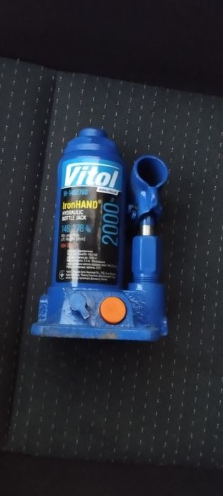 Домкрат автомобільний