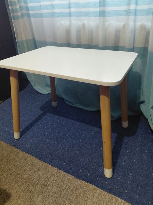 Журнальный / детский стол / столик.