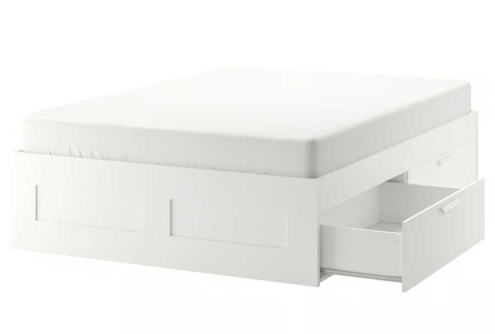Cama casal com arrumação