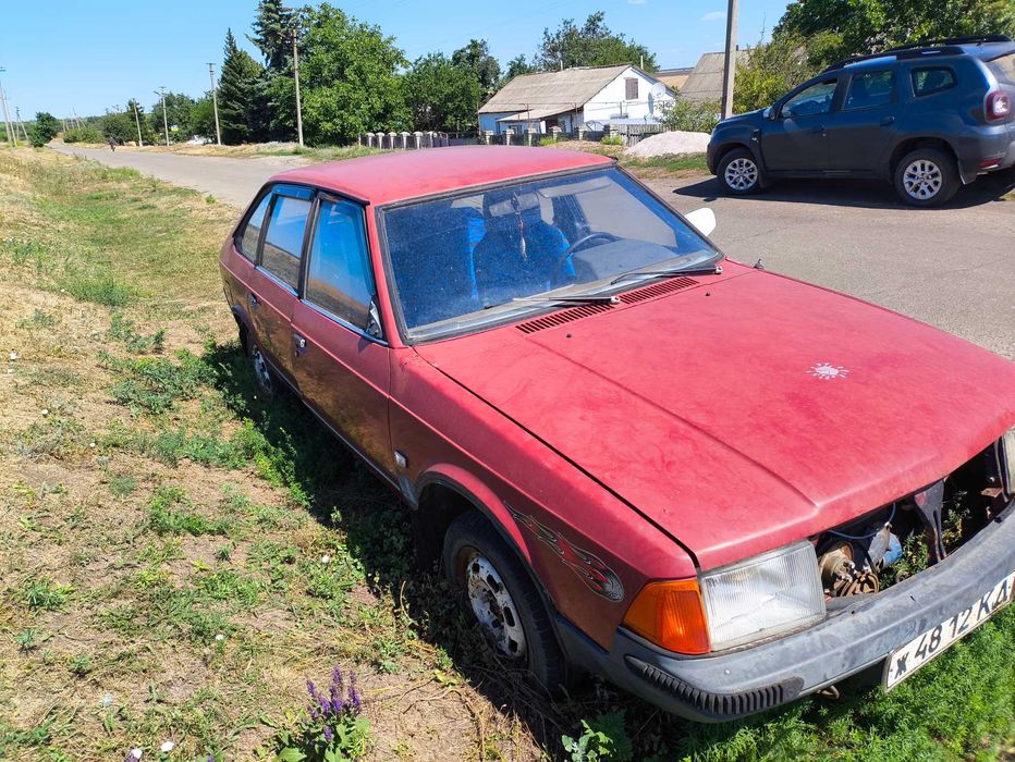 Автомобіль азлк 2141