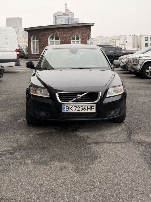 Volvo v50 2010 в родной фарбе