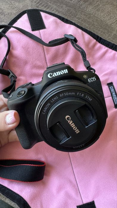 Цифрова камера Canon r50 body