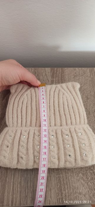 Шапка зимова бежева на дівчинку, 2-3 рочки