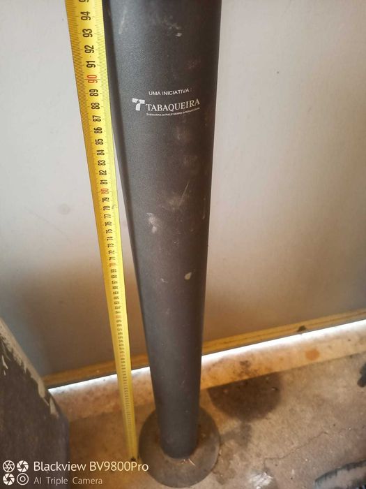 Cinzeiro de coluna com base de assentar