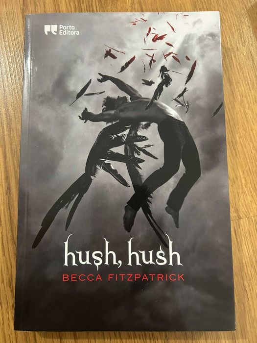 Livro "Hush, Hush"
