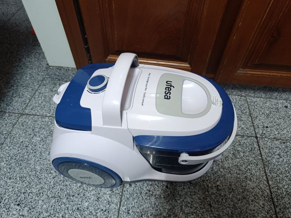 Aspirador UFESA a água