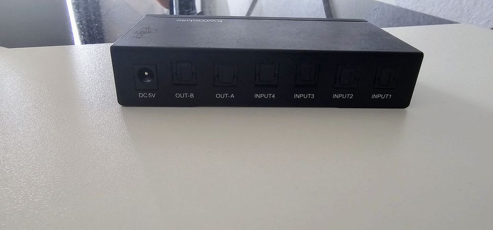 Splitter audio digital Toslink 4x2