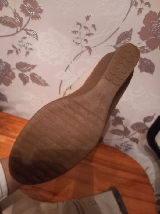 Продам кожані сапоги