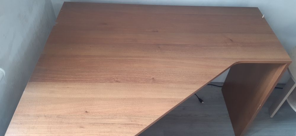 Стіл комп'ютерний