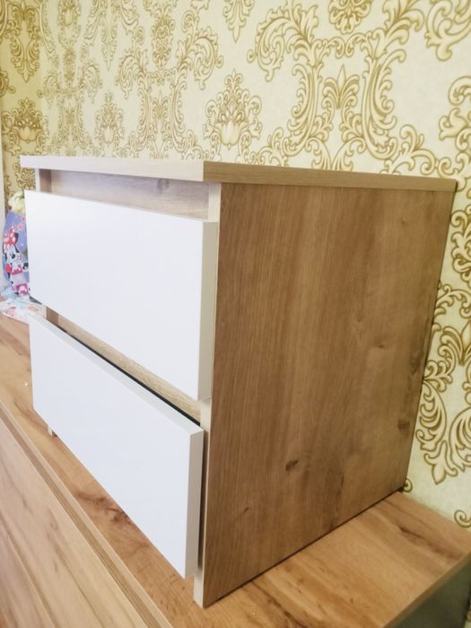 Навісна тумбочка, приліжкові тумбочки