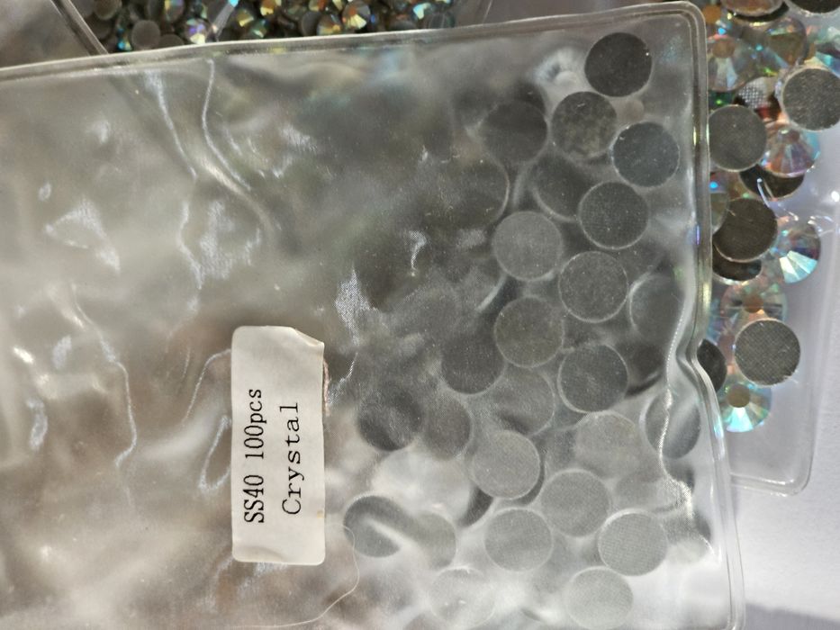 Strass hotfix vários tamanhos e côres