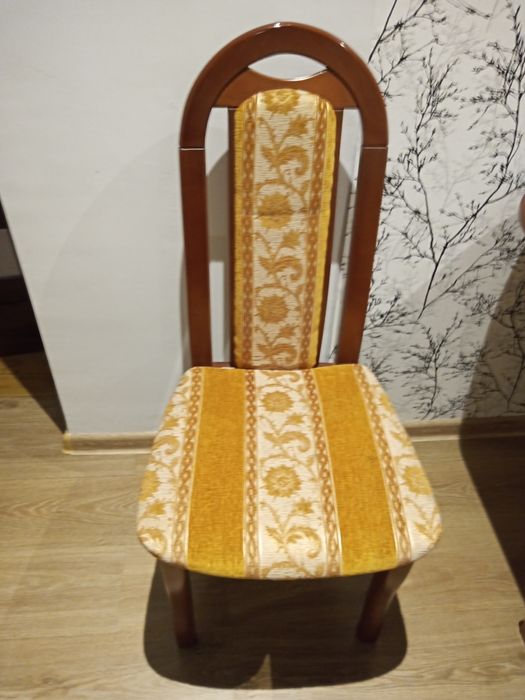 Sprzedam stół rozkładany i 6 krzeseł