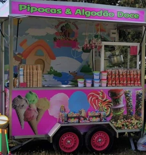 Reboque de pipocas, algodao doce e gelados