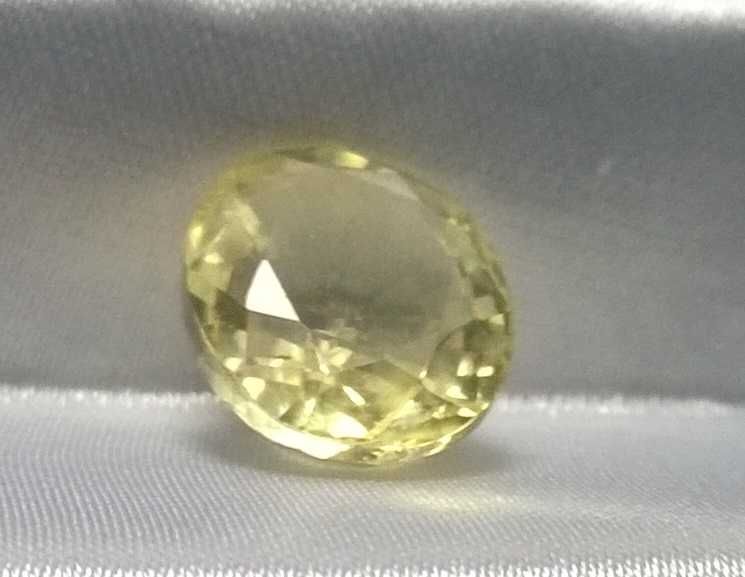 Szafir żółty  - 9.8 CT ,   13.8 x 10.9 mm