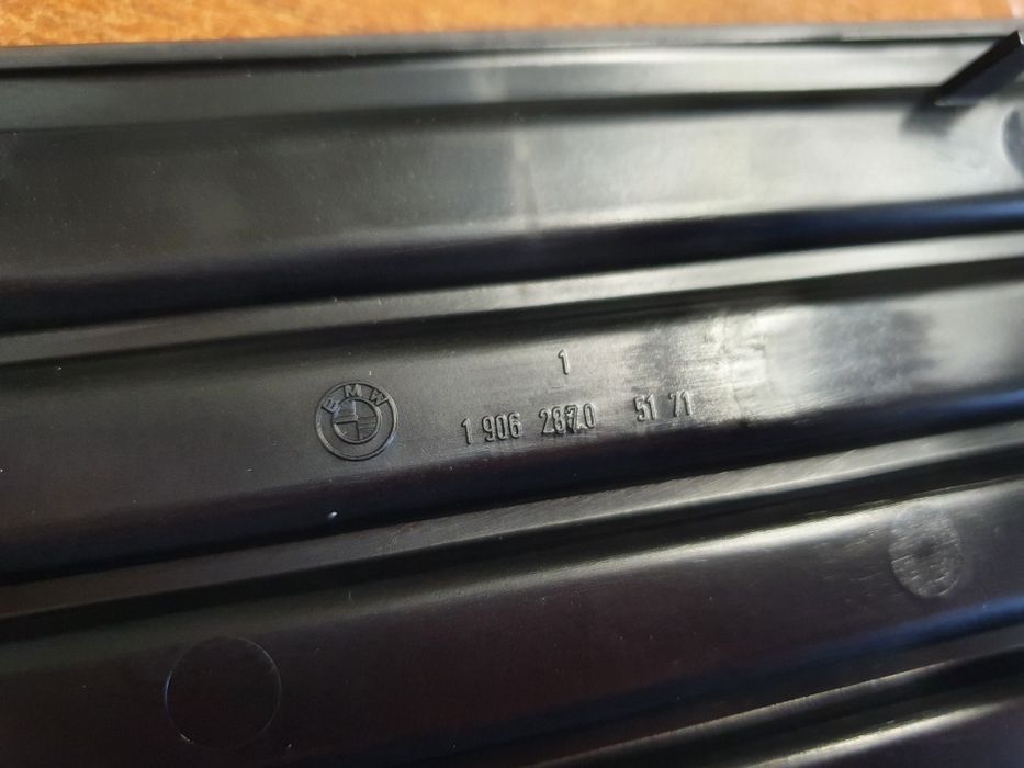 BMW E30 Zaślepki Halogenów Wąska Lampa Przedlift 1.906287 Części BMA