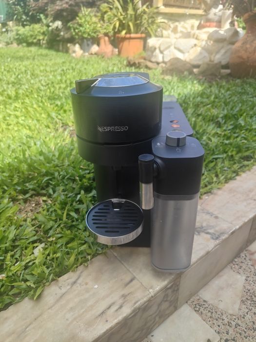 Vendo máquina de café Nespresso DElonghi