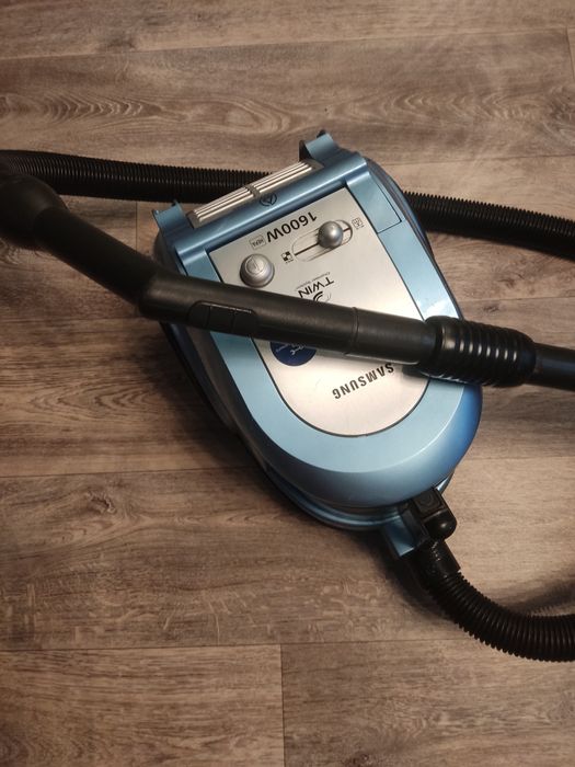 Пылесос Samsung. Контейнер