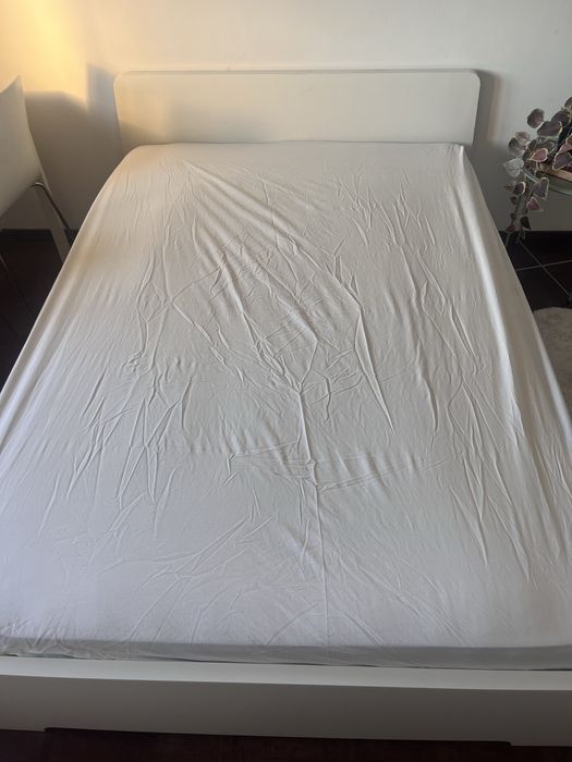 Cama IKEA MALM com colchão de molas e estrado Luröy