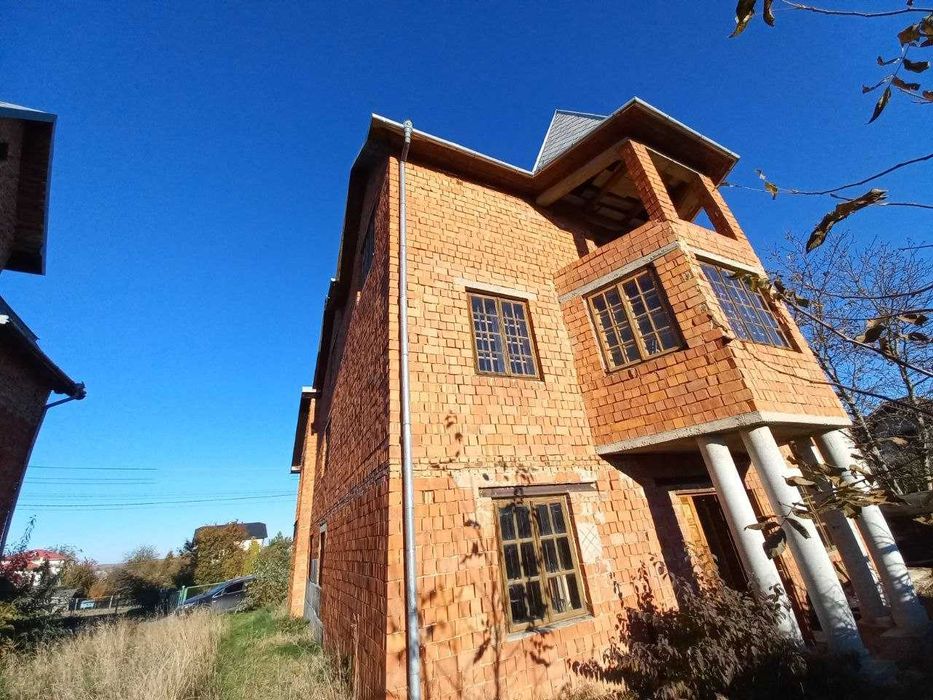 Приватний будинок з ділянкою 12сот. в хорошій локації