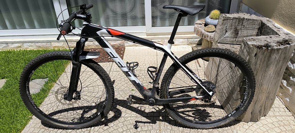 Bicicleta BTT marca, FELT