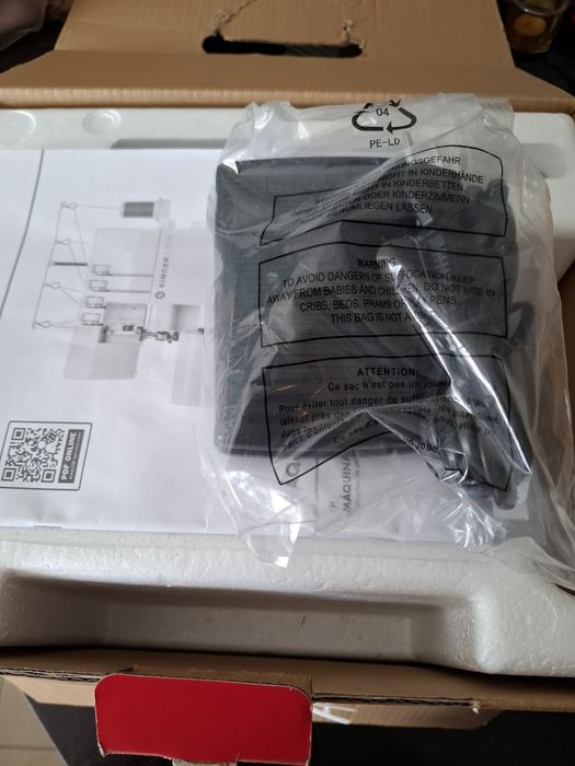 Máquina de costura singer overlock nova