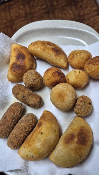 Rissois Croquetes e Bolinhas de queijo