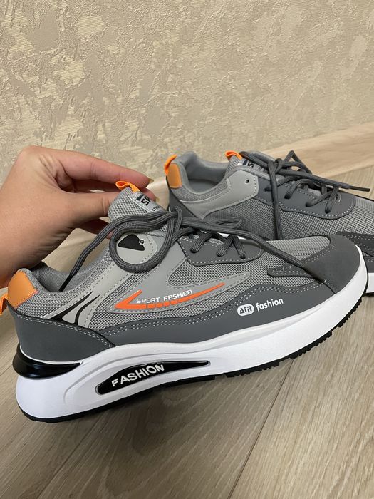 Чоловічі кросівки