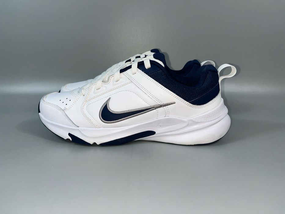 Кросівки шкіряні Nike Defyallday 42.5 розмір (по стельке 27 см)