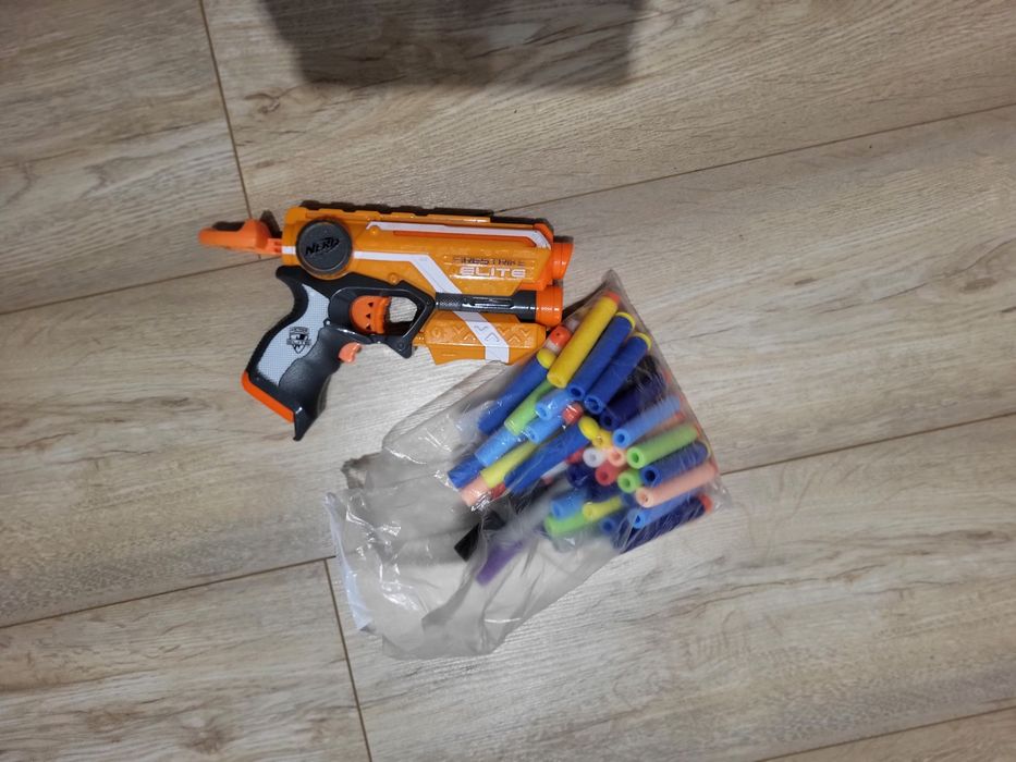 Nerf pistolet + naboje