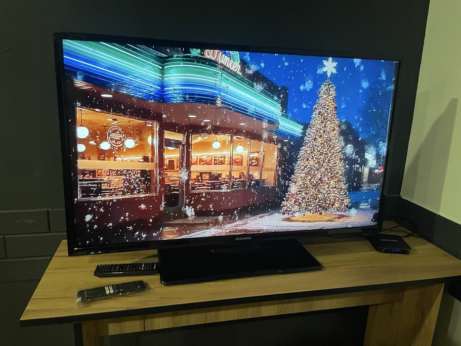 Телевізор Telefunken 39 Full HD + кріплення