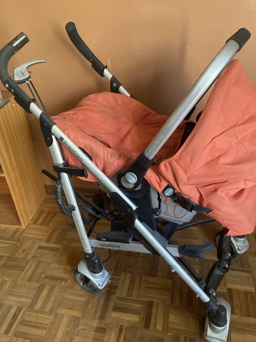 Carrinho de bebé com ovo em duas peças